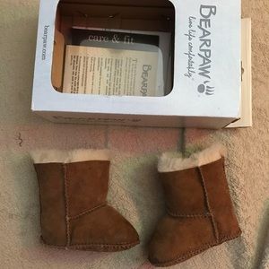 Bearpaw infant boots small